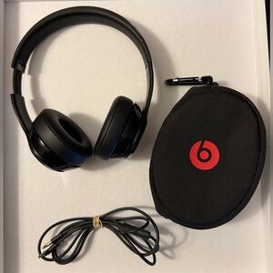 Beats Solo3 Wireless Headphones with Case